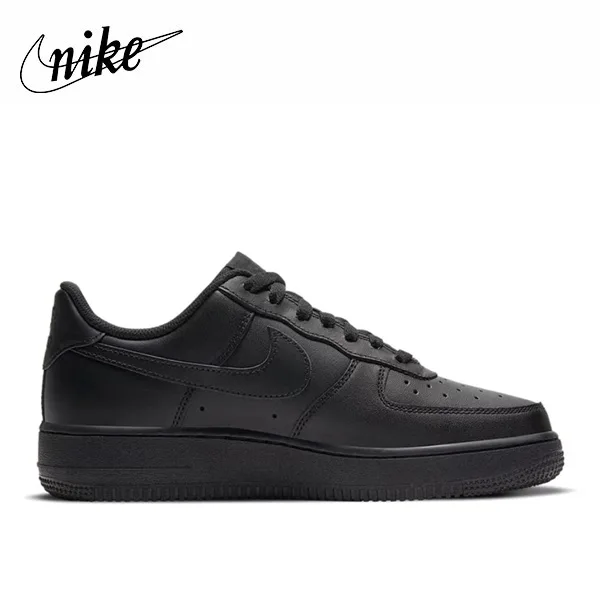 Nike Air Force全黑